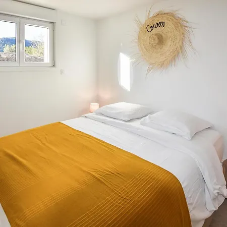 Awesome In With House A Mountain View * Salavas